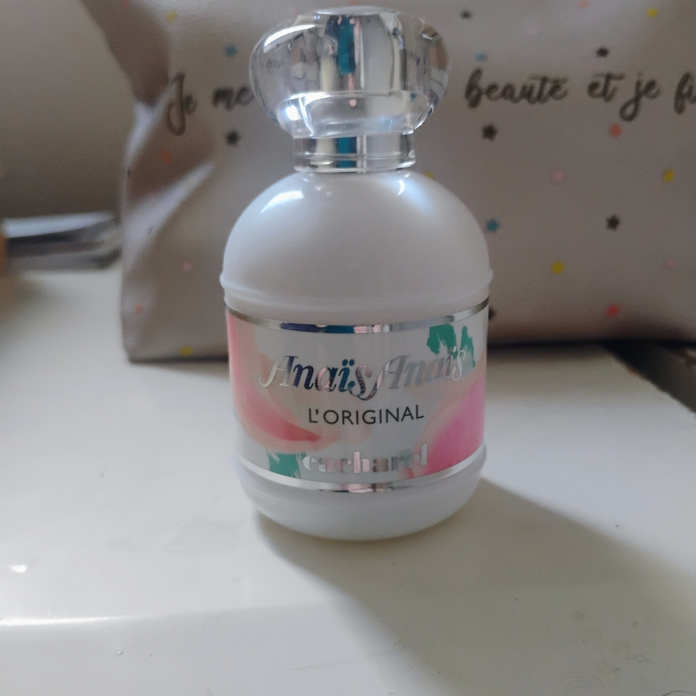 Cacharel Anaïs Anaïs L'Original Perfume - White and Pink